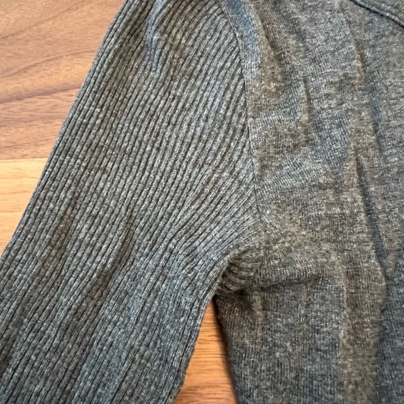 Alo - Twist front cropped sweater (very soft) - Picture 3 of 3